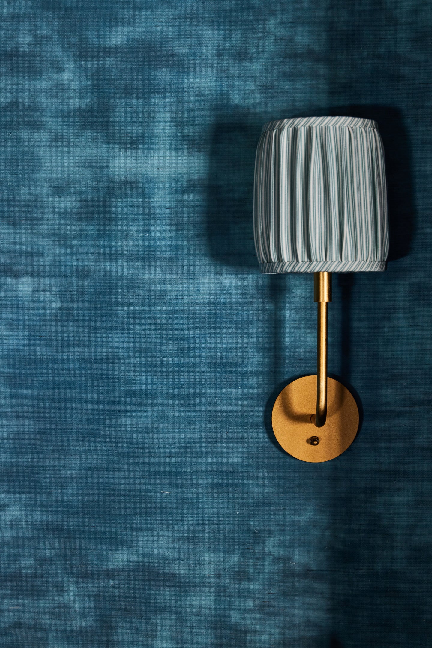 deep teal grasscloth wallcovering in contemporary abstract bookmatched pattern
